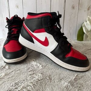 HP❤️ Nike Air Jordan Mid Black and Red Sneakers